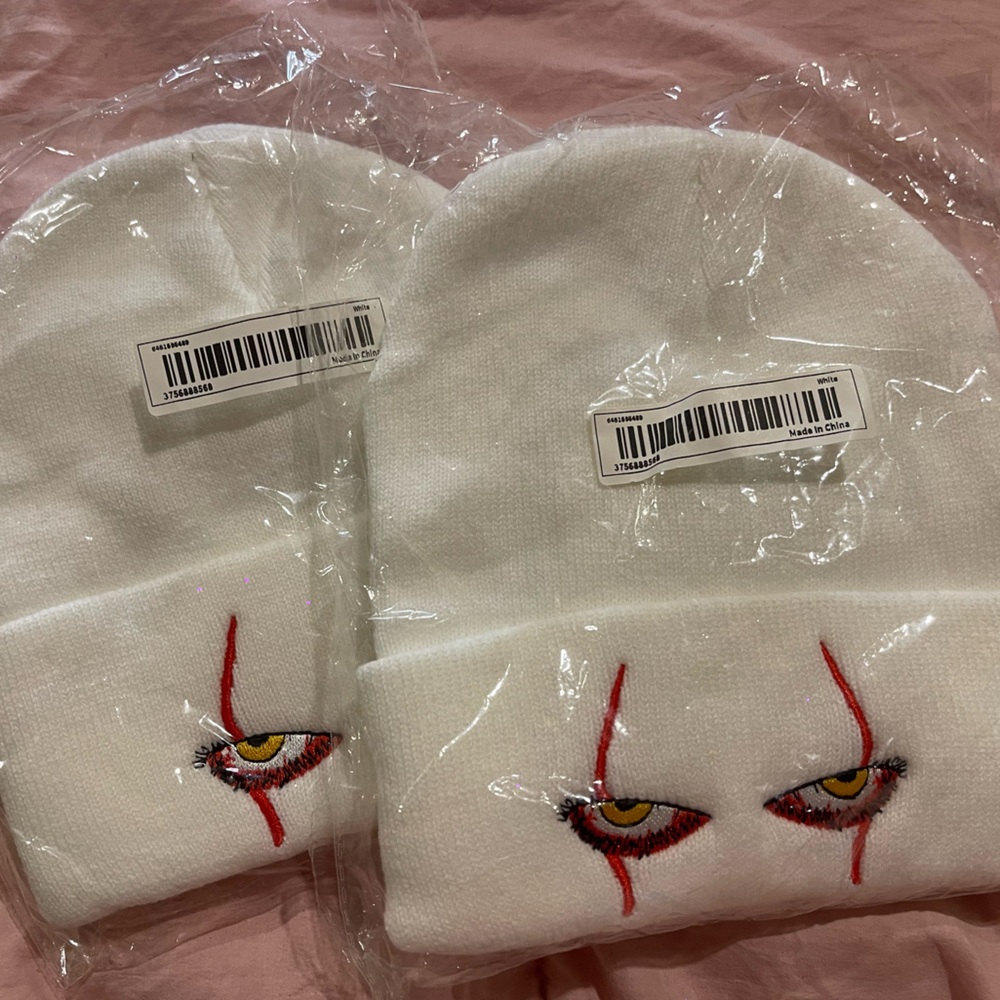 ✅ “Penny Wise Eyes” knitted beanie